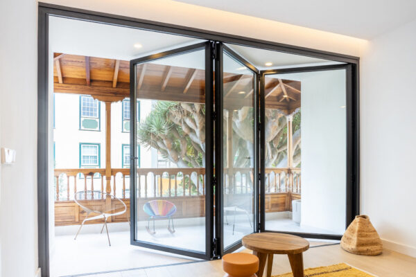 Exceptionally Slim Sightlines With 110mm glass-to-glass sightlines, UniFOLD HI maximises natural light and creates a clean, contemporary aesthetic without compromising structural integrity.