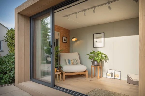 Flexible Multi-Rail Options Choose 2-rail or 3-rail configurations to suit wide-span openings and maximise sliding flexibility.